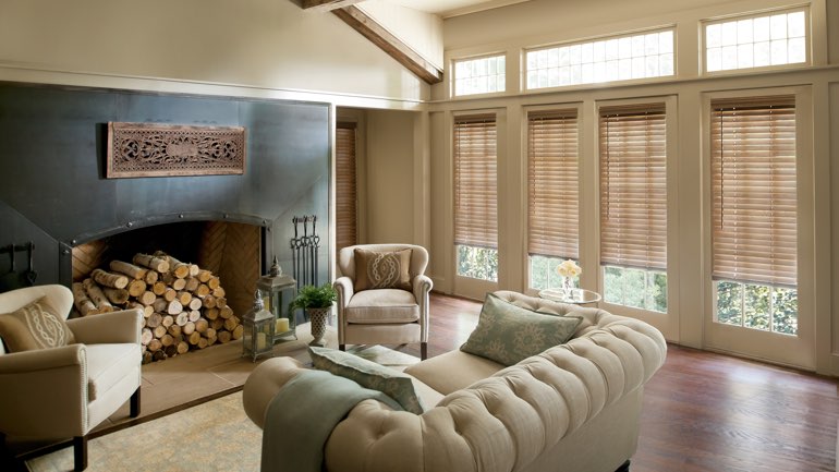 Honolulu living room with blinds